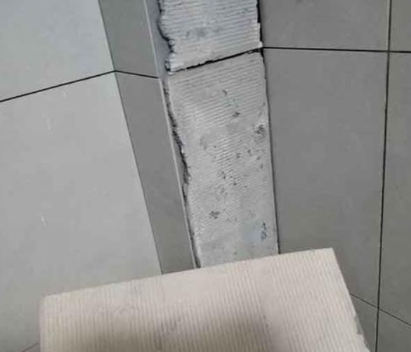 道县瓷砖空鼓维修公司分享下厨房瓷砖脱落的补救措施。
